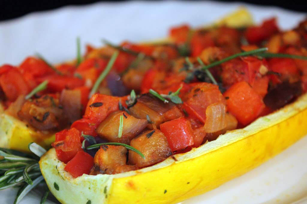 Foto zum Rezept: Gelbe Zucchini mit Ratatouille aus dem Ofen auf www.martinas-lieblingsrezepte.de