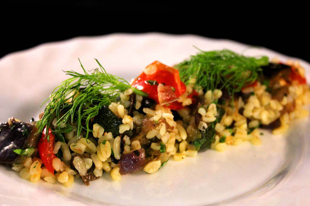 Foto zum Rezept: Bulgursalat mit gebratenem Gemüse aus dem Ofen auf www.martinas-lieblingsrezepte.de