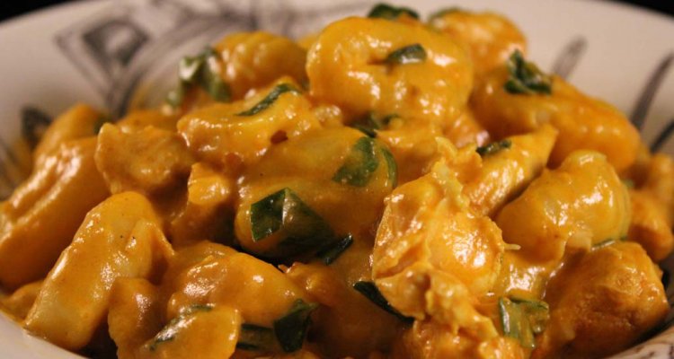 Foto zum Rezept: Gnocchi mit Currysauce und Hähnchenbrust auf www.martinas-lieblingsrezepte.de