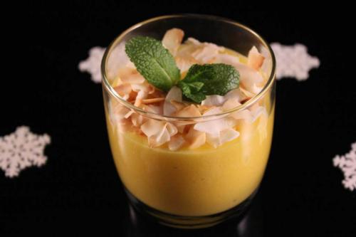 Foto zum Rezept: Mangoträumchen mit Kokos-Flaks auf www.martinas-lieblingsrezepte.de